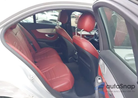 2016 Mercedes-Benz C 300 Sport 4Matic z USA, uszkodzony, nr VIN 55SWF4KB2GU099557